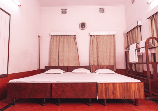 Standard Non AC Rooms (Triple Bed) – Common Washroom