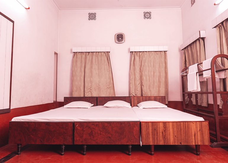 Standard Non AC Rooms (Triple Bed) – Common Washroom