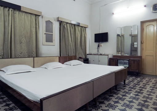 Standard Non AC Rooms (Triple Bed) – Common Washroom