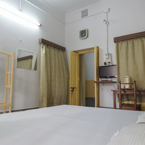 Standard Non AC Rooms (Double Bed) – Common Washroom